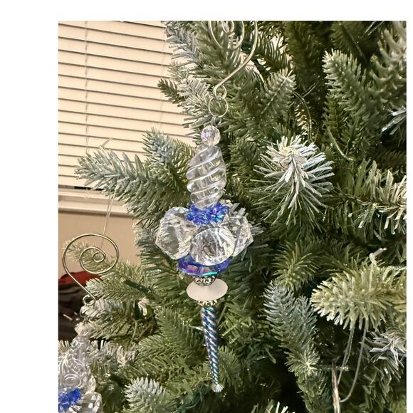 Christmas Ornaments Clear Silver Blue Acrylic Prism Set Of 5 Ornaments 6” Drop - Picture 1 of 5